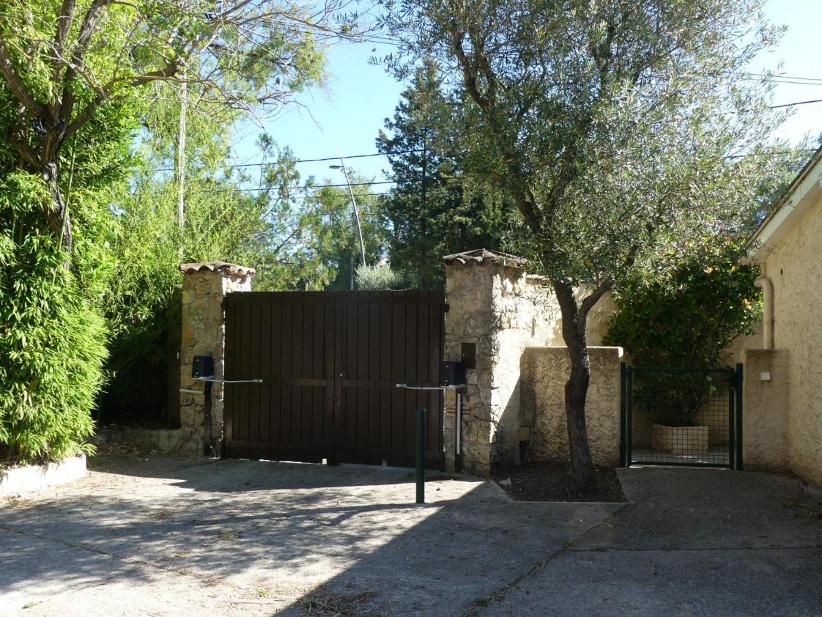 Rez De Jardin Au Calme Et Proche Mer Mandelieu La Napoule Bagian luar foto